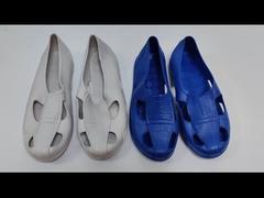 Mit integrierten Vierloch-Sandalen