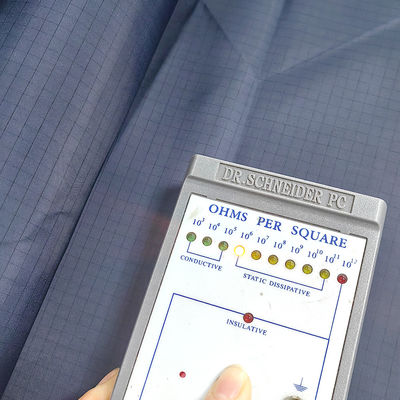 Blau Wasserdicht 98% Polyester+2% Leitfaser ESD Antistatisches Gewebe für Reinraumbekleidung